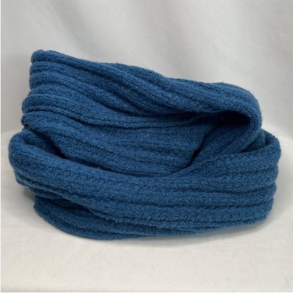 💙 GAP Infinity Scarf - Picture 4 of 6